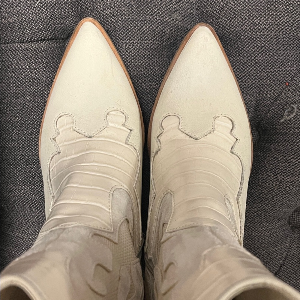 Dolce Vita Cream Ankle Booties - Picture 5 of 10